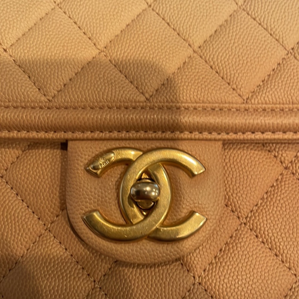 Chanel pink ombré handbag purse 10” x 7” with chain and fabric strap - Picture 5 of 9